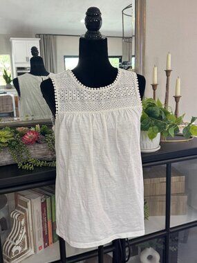 St. John's Bay 100% Cotton White Sleeveless Tee w/Eyelet Placket - Size M